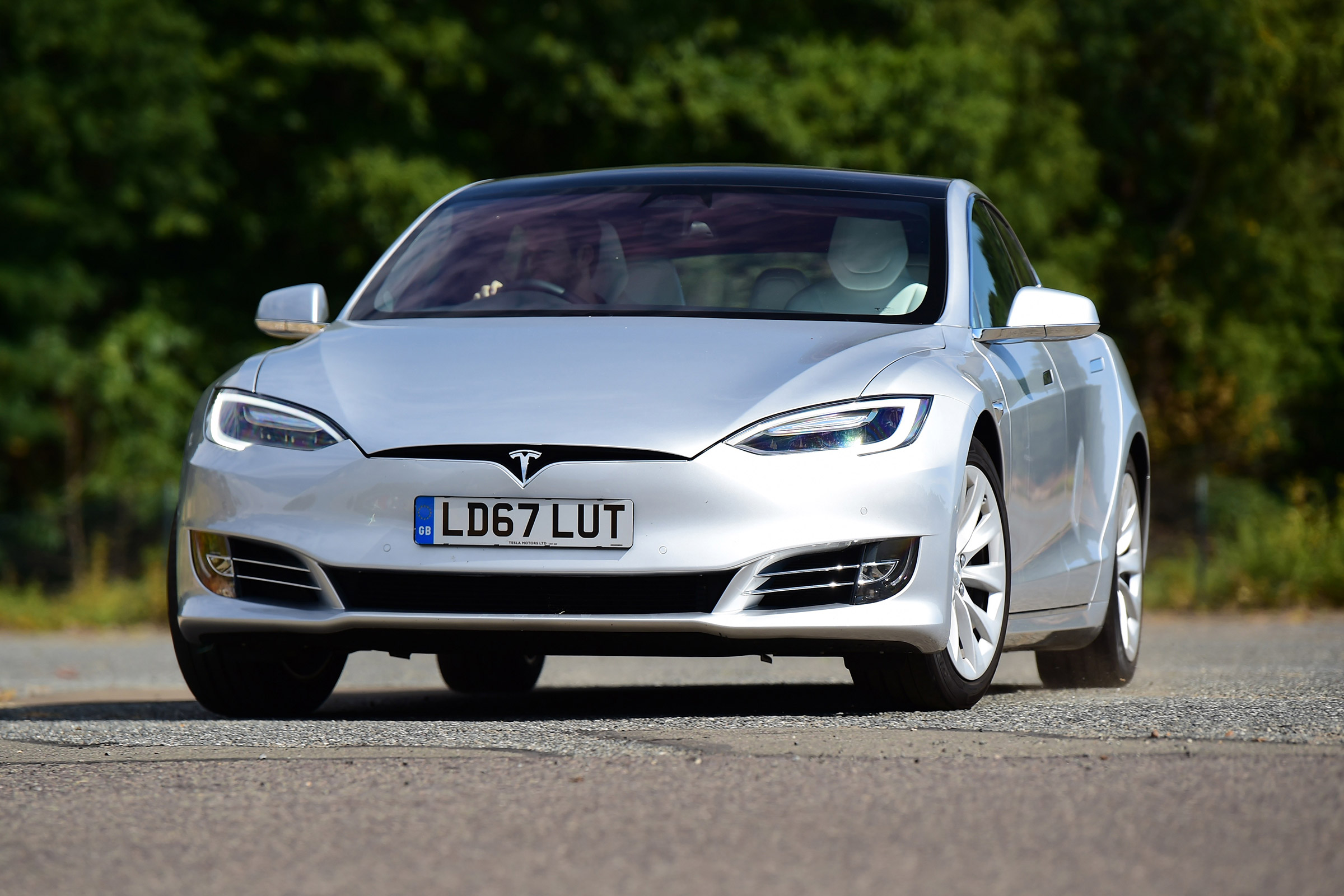 Tesla Model S 75D - front cornering