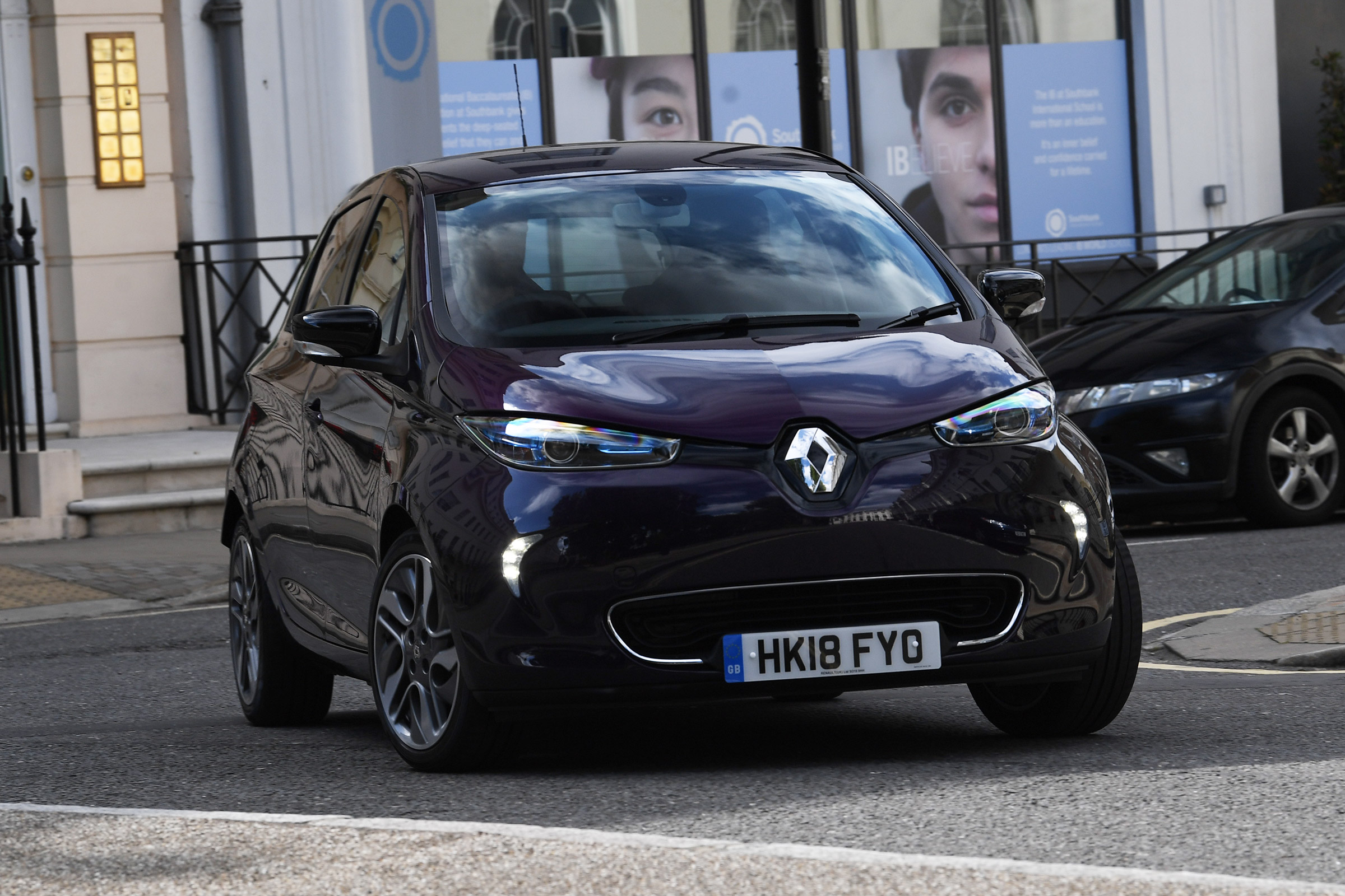 Renault ZOE R110 - front cornering