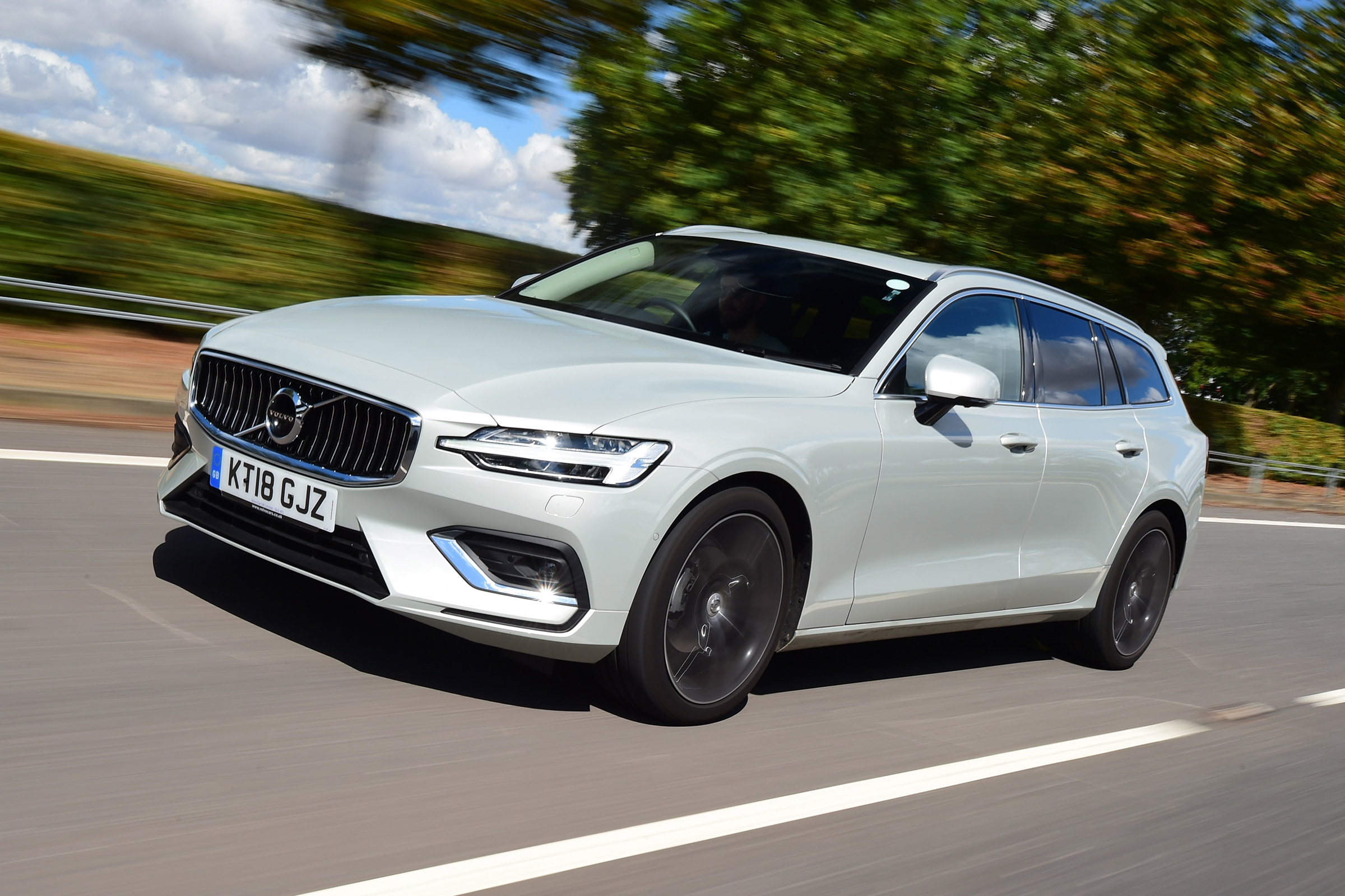 Volvo V60 - front
