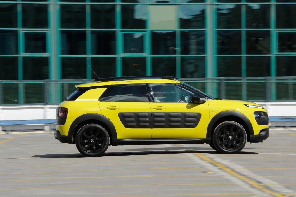 Used Citroen C4 Cactus - side action