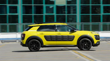 Used Citroen C4 Cactus - side action