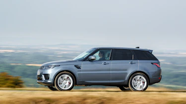 Range Rover Sport P400e - side action