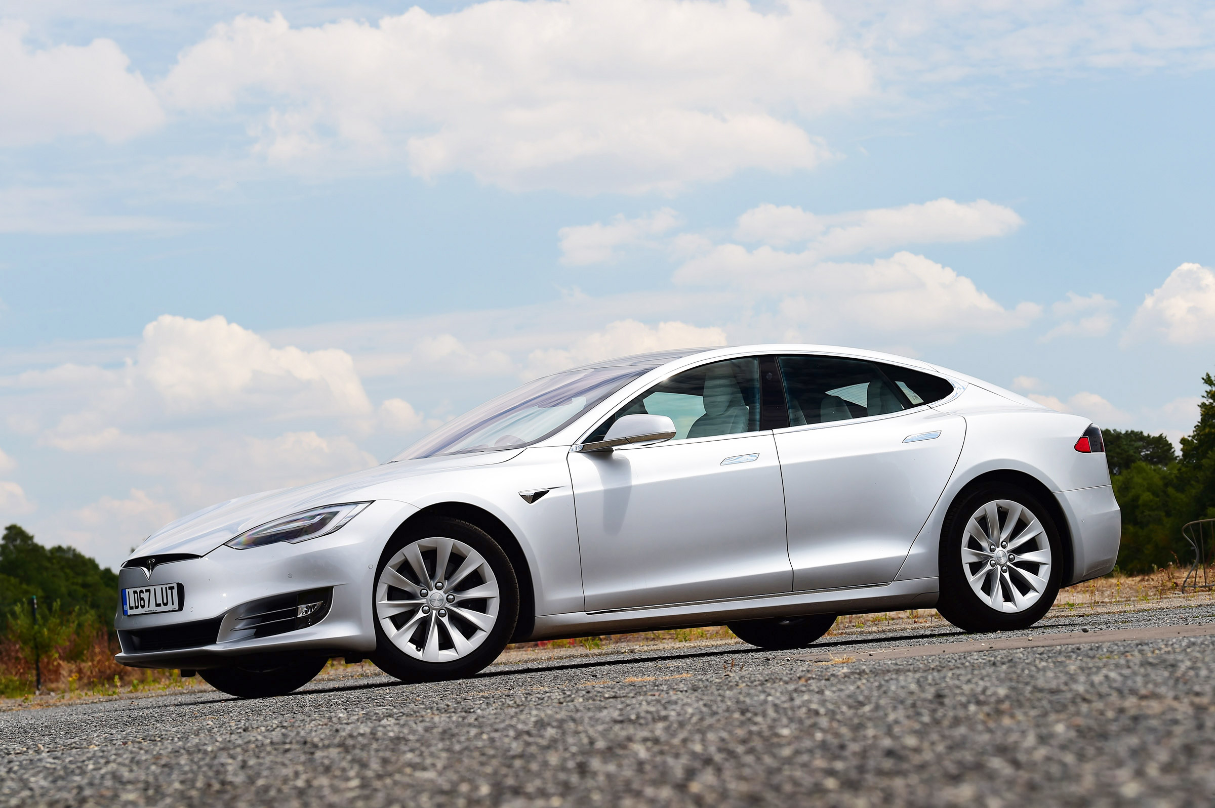 Tesla Model S 75D - front static