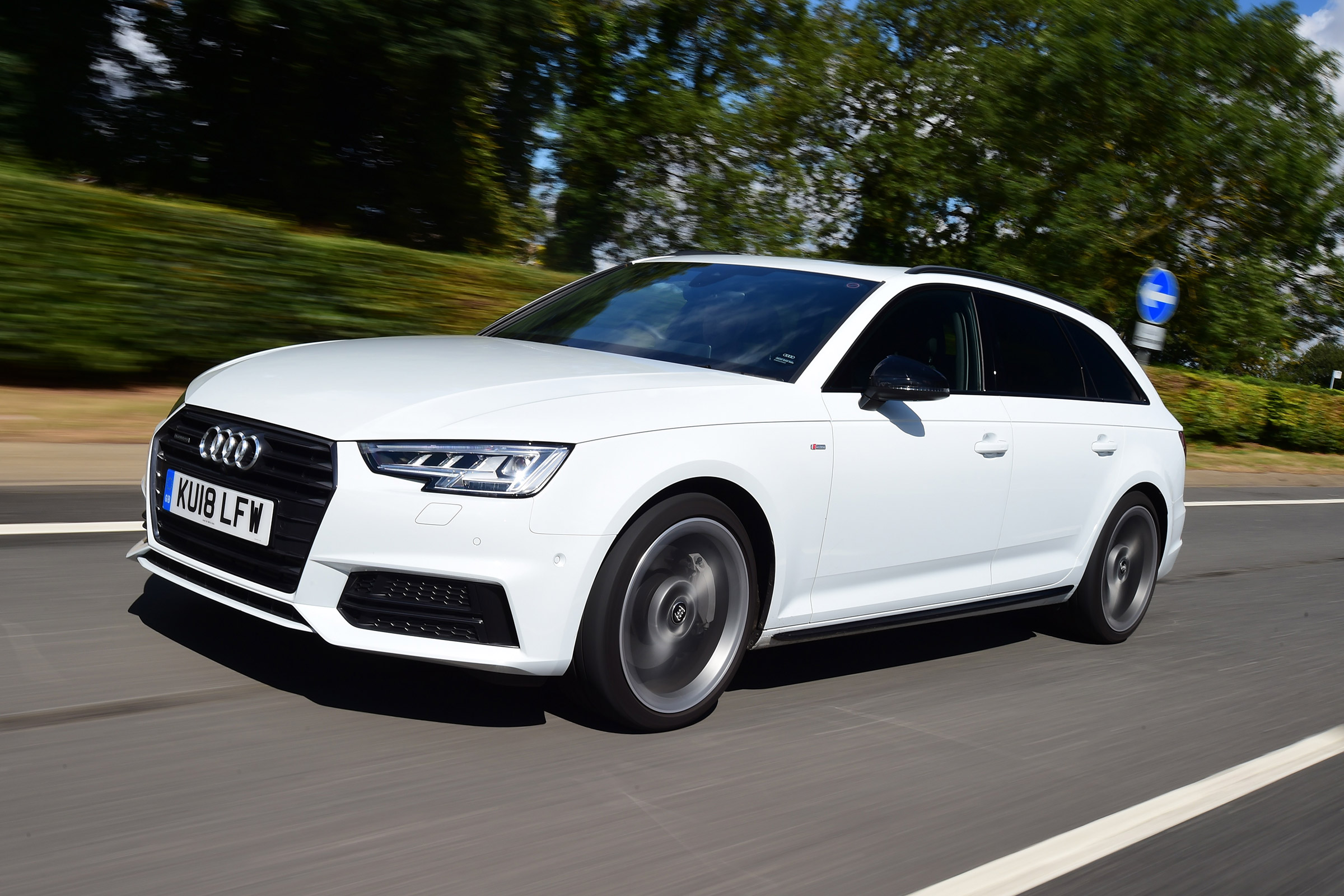 Audi A4 Avant - front
