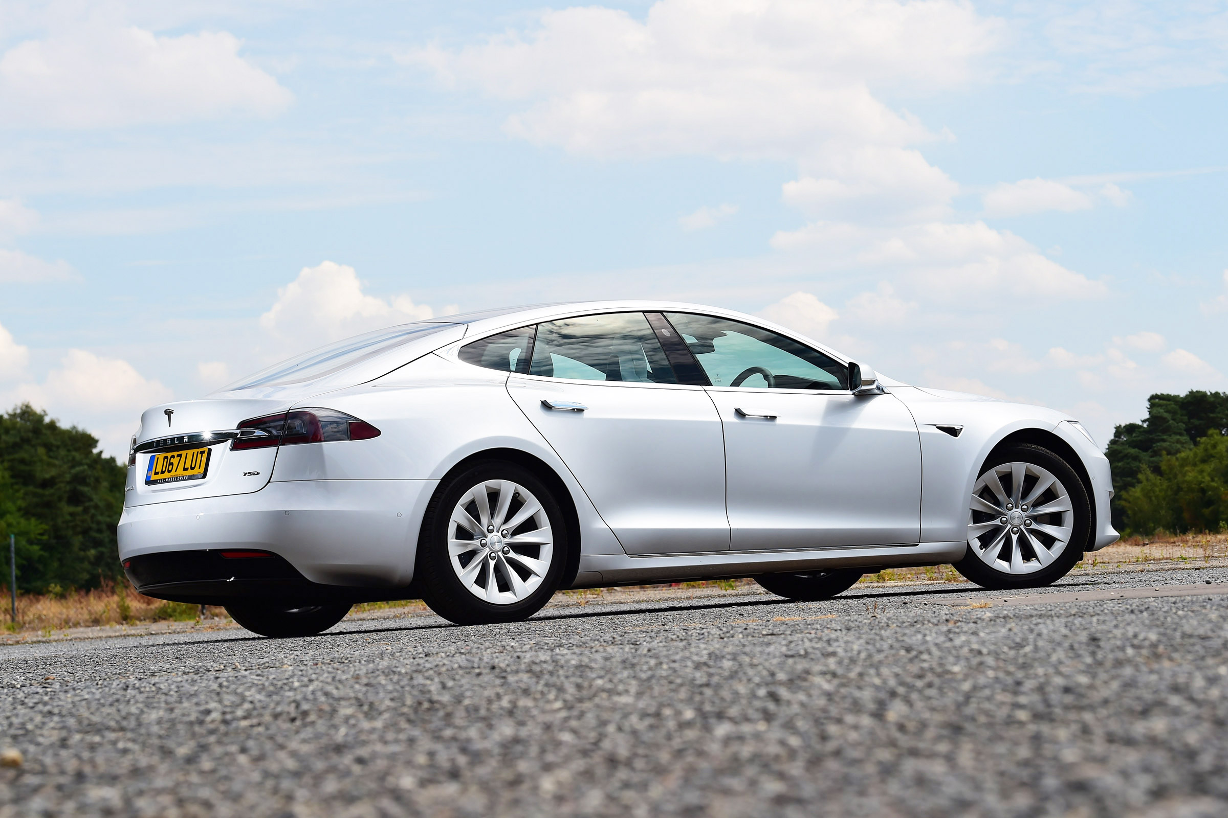 Tesla Model S 75D - rear static