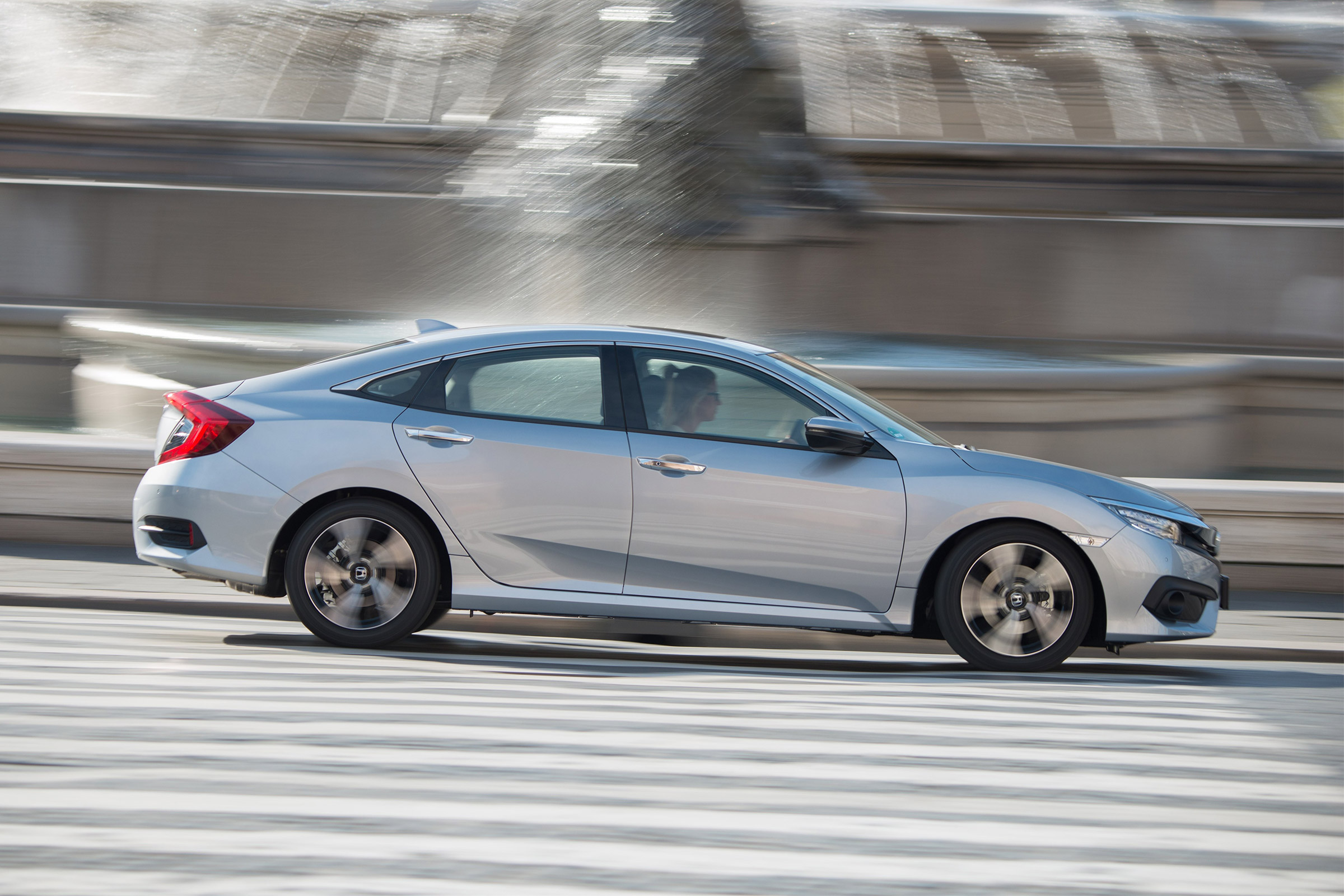 Honda Civic Saloon - side action