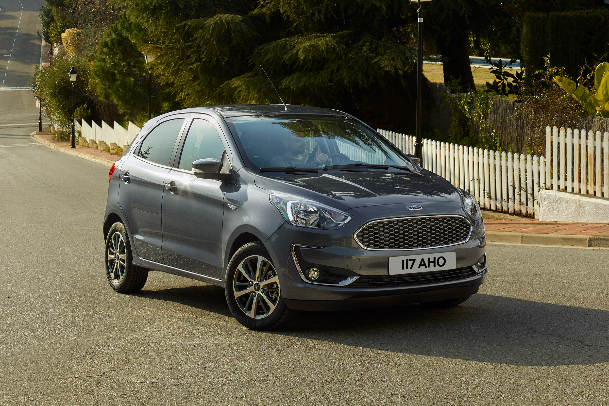Ford Ka+ - side/front