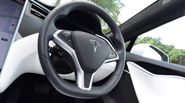 Tesla Model S 75D - steering wheel