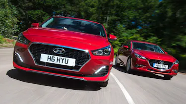 Hyundai i30 Fastback v Mazda 3 Fastback