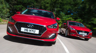 Hyundai i30 Fastback v Mazda 3 Fastback
