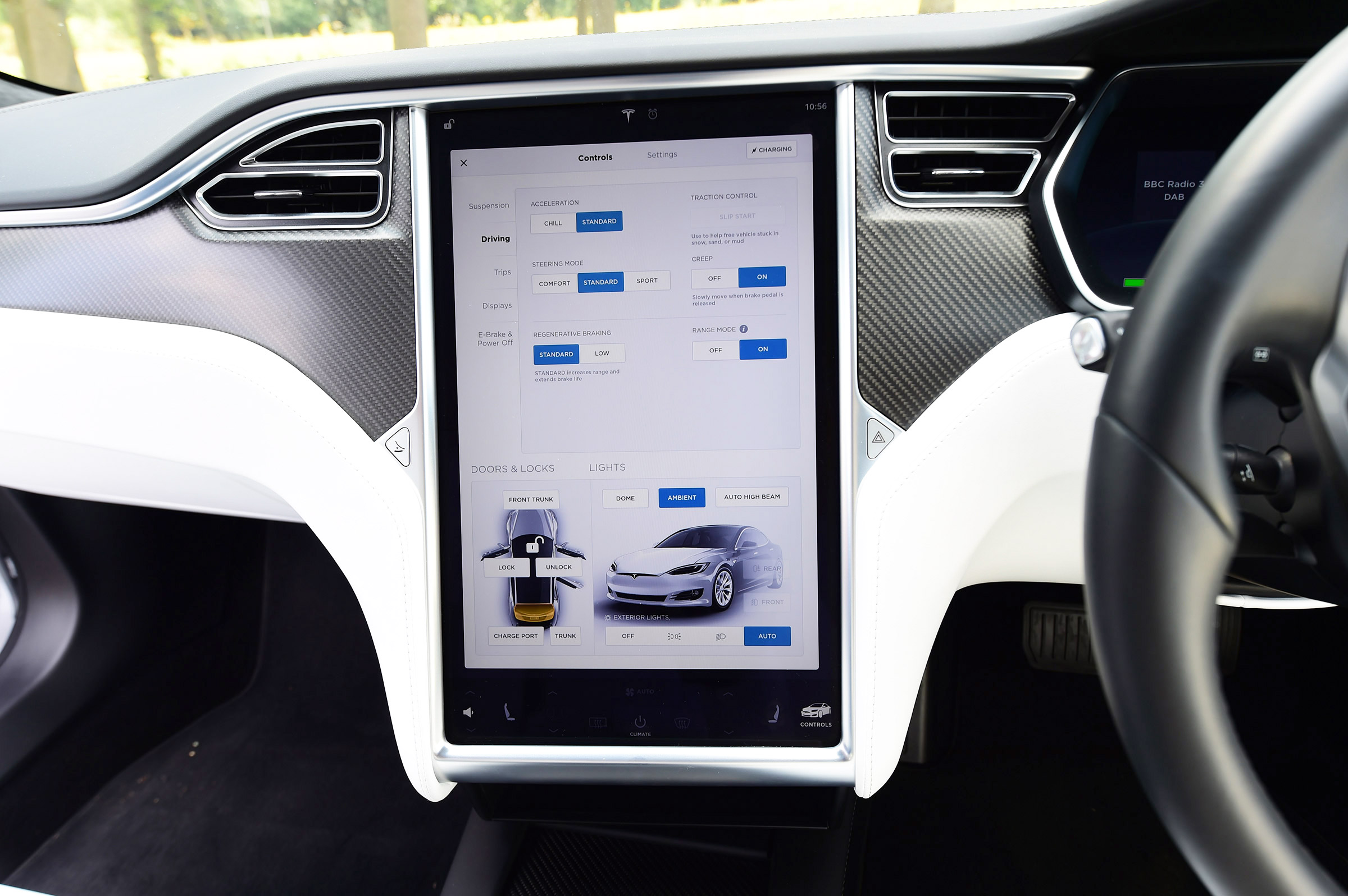 Tesla Model S 75D - infotainment
