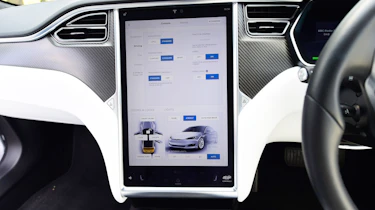 Tesla Model S 75D - infotainment