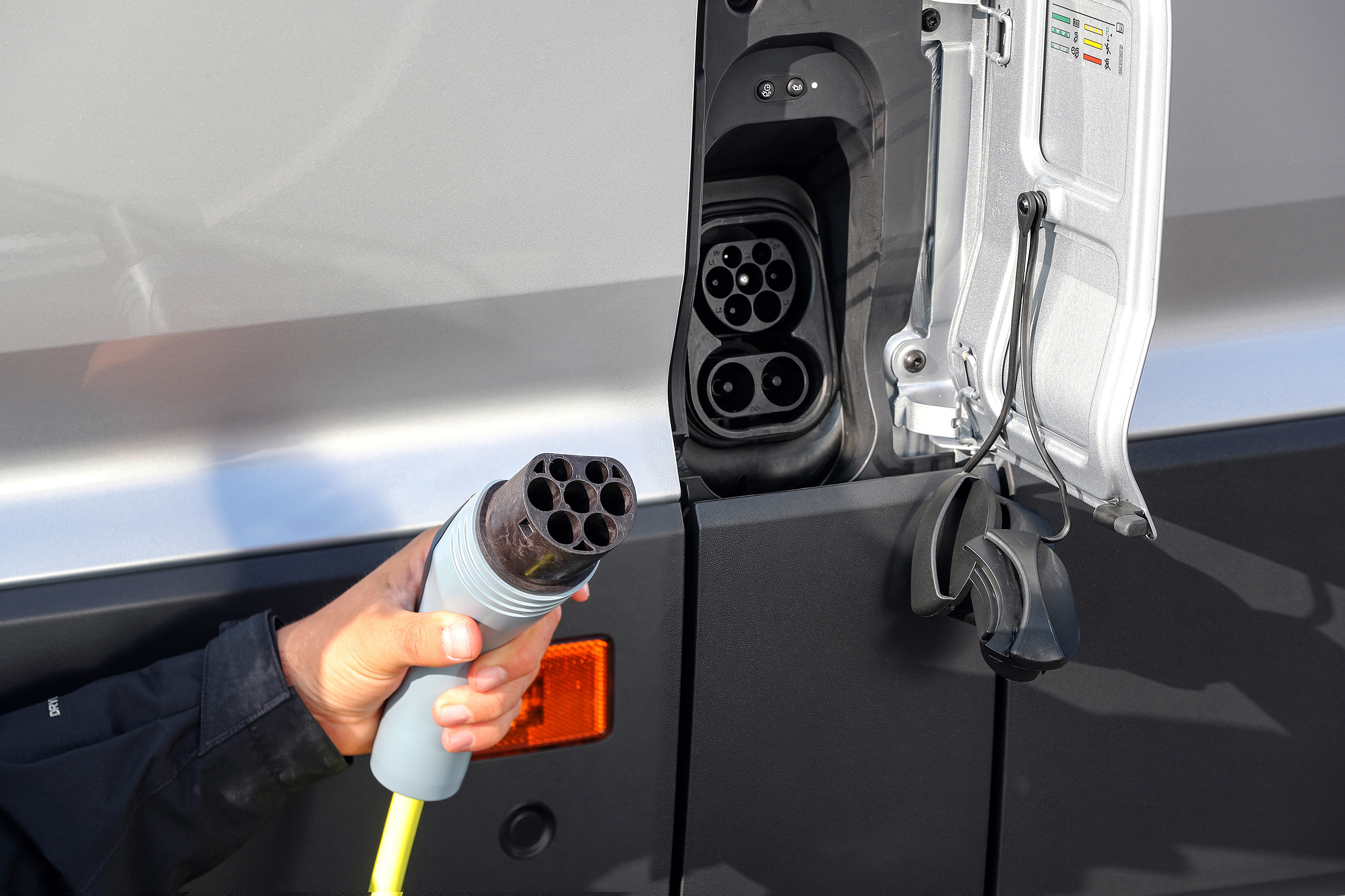 Volkswagen e-Crafter plug socket