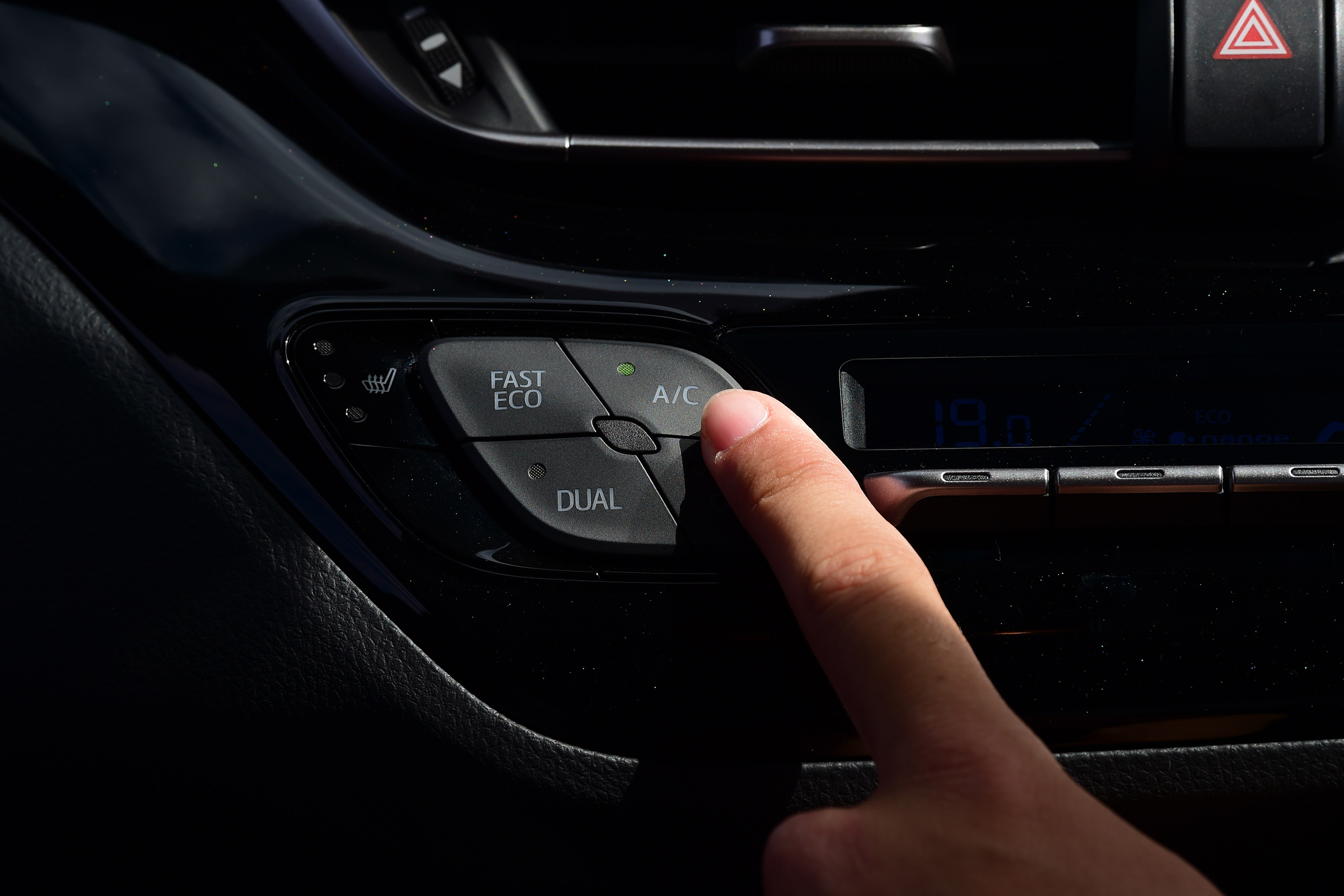 Toyota C-HR - buttons