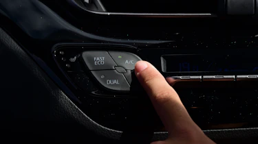 Toyota C-HR - buttons