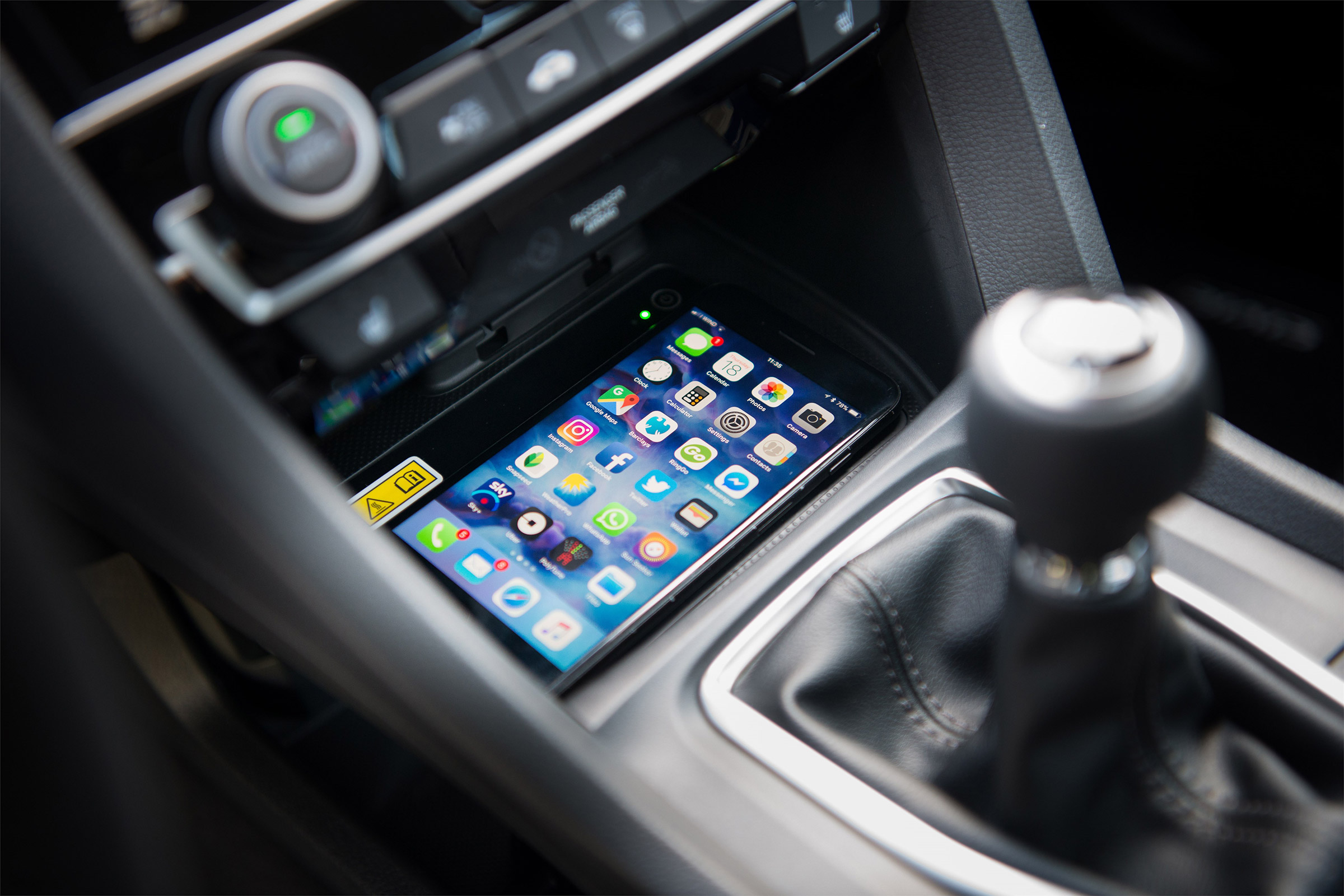 Honda Civic Saloon - phone