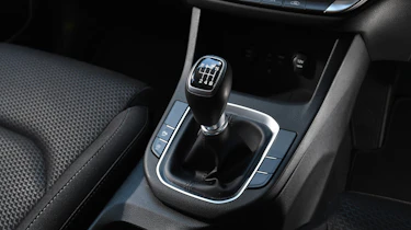 Hyundai i30 Fastback - gear lever