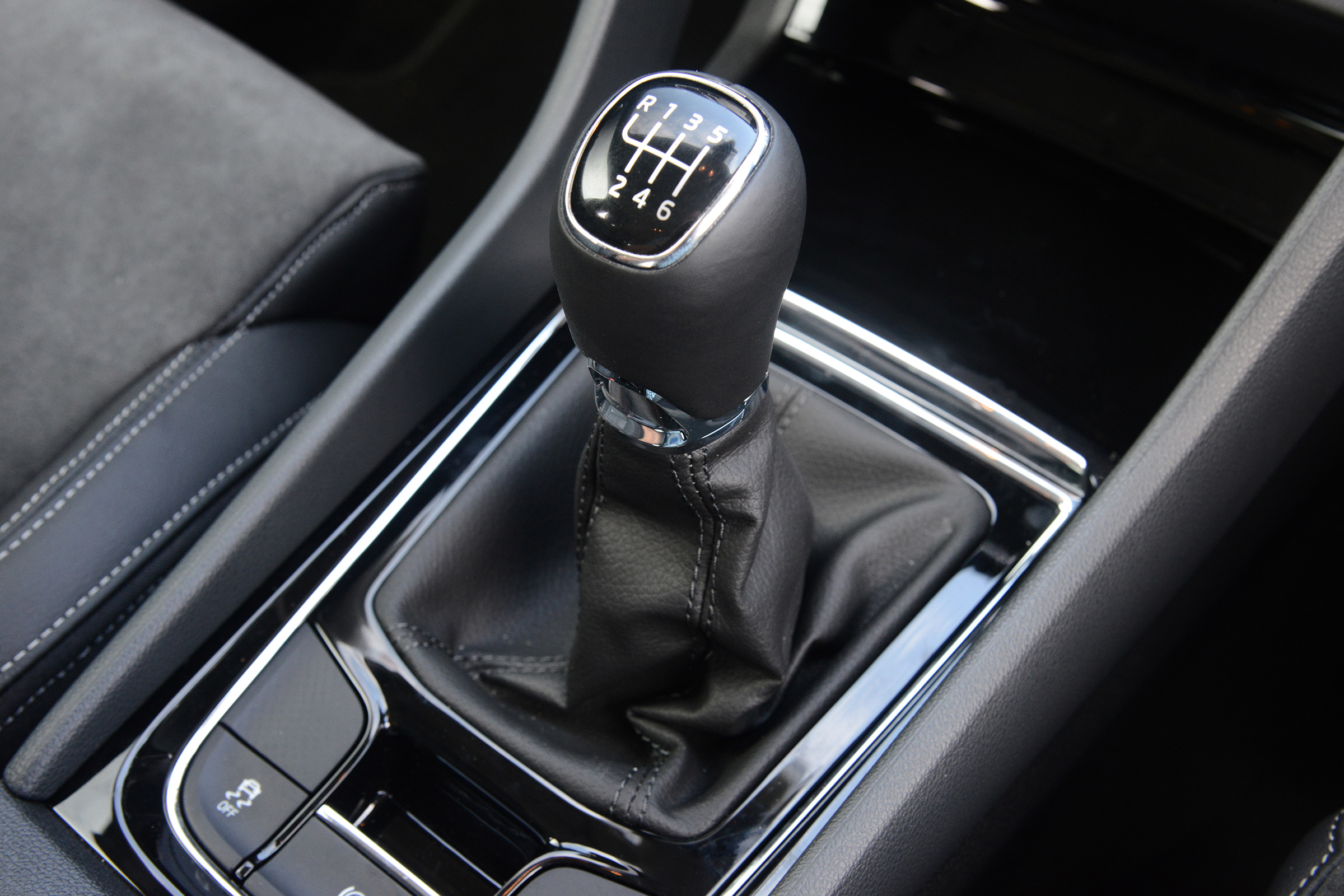 Skoda Karoq - gear lever