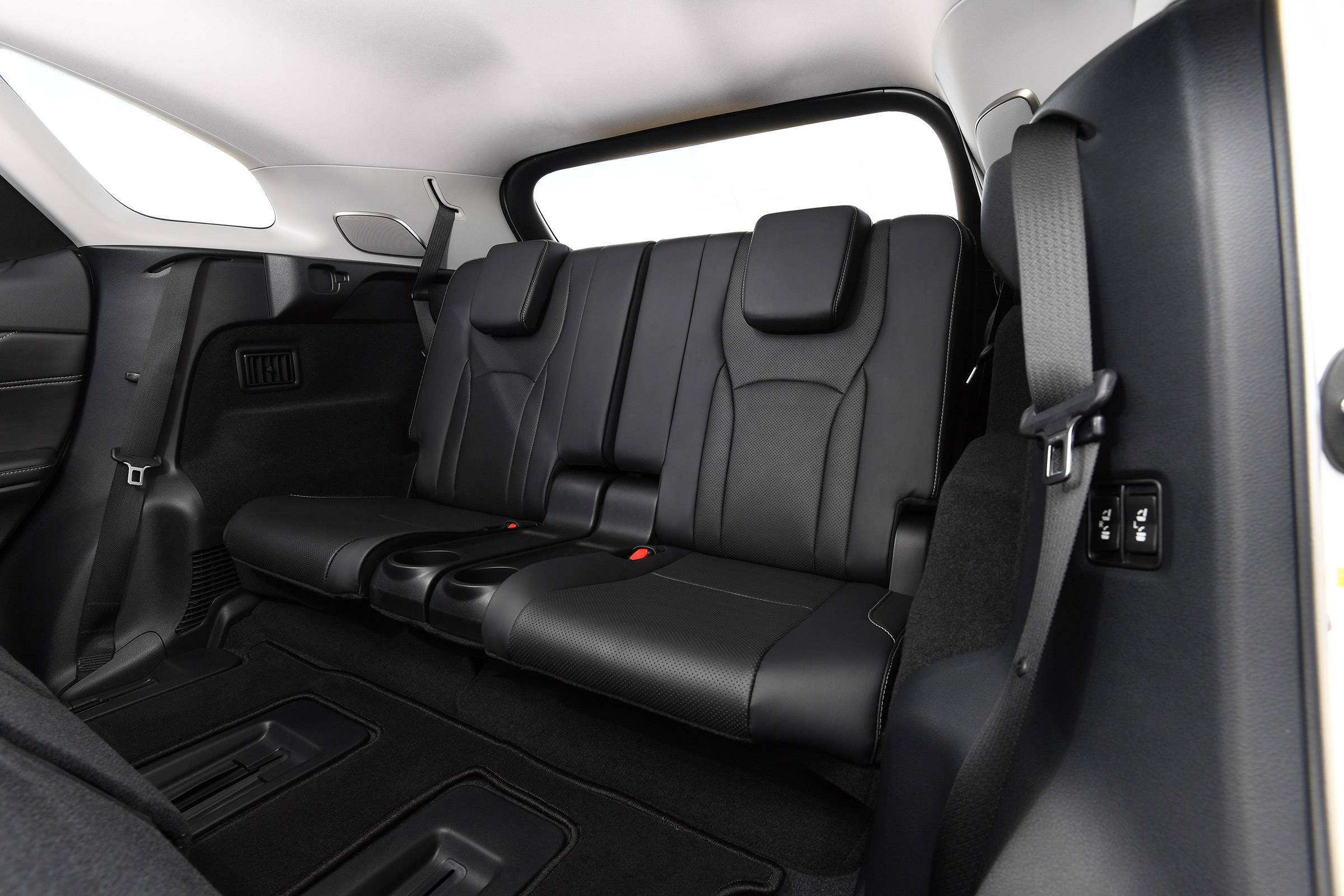 Lexus RX 450h L - back seats