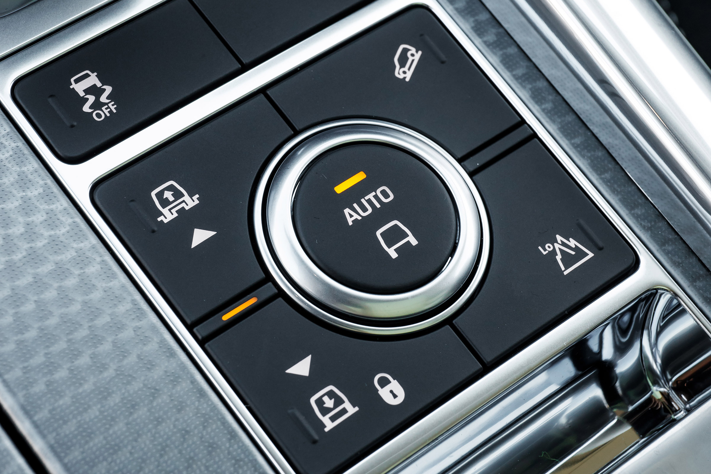 Range Rover Sport P400e - interior detail