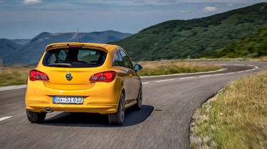 Vauxhall Corsa GSi - rear panning