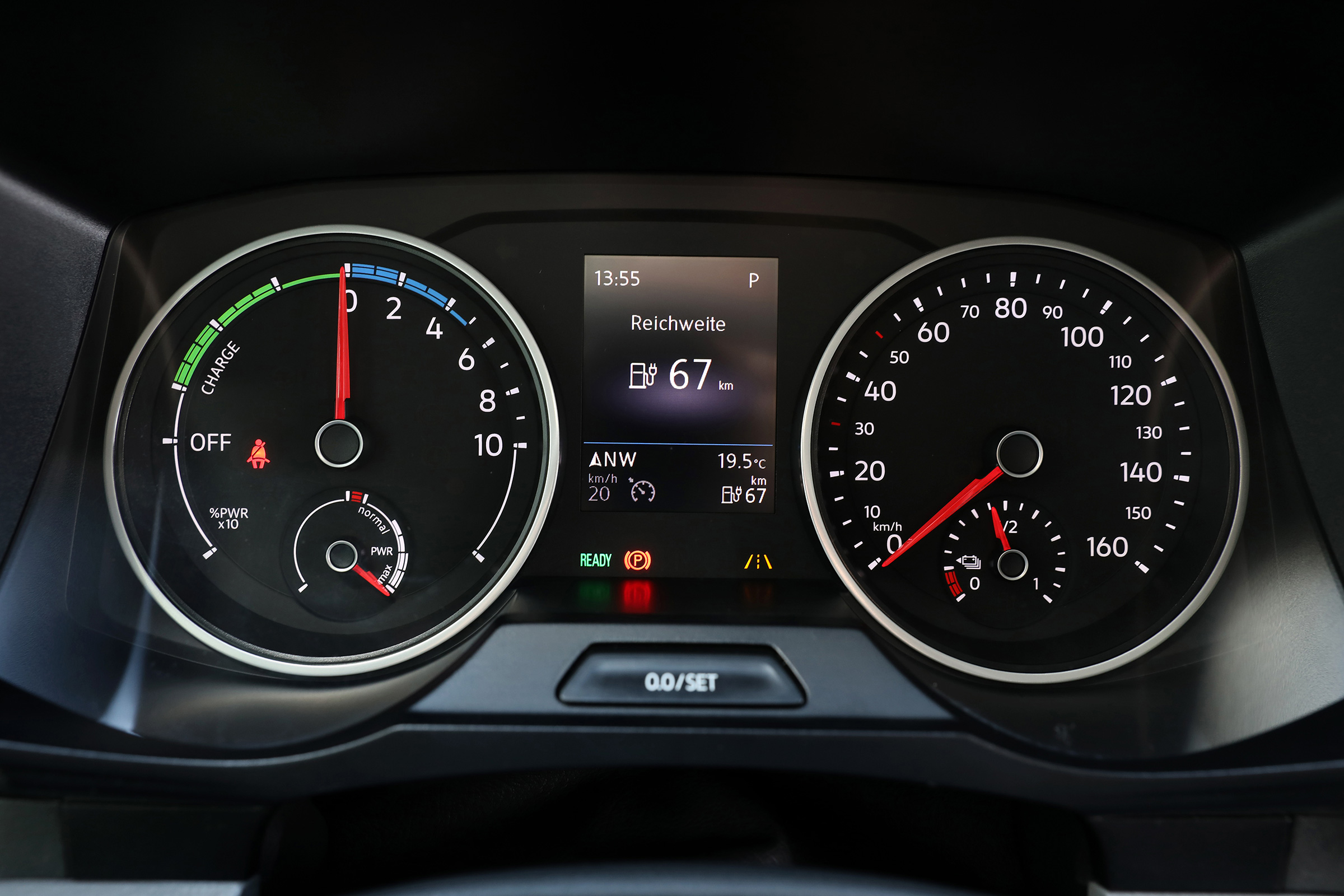 Volkswagen e-Crafter dials
