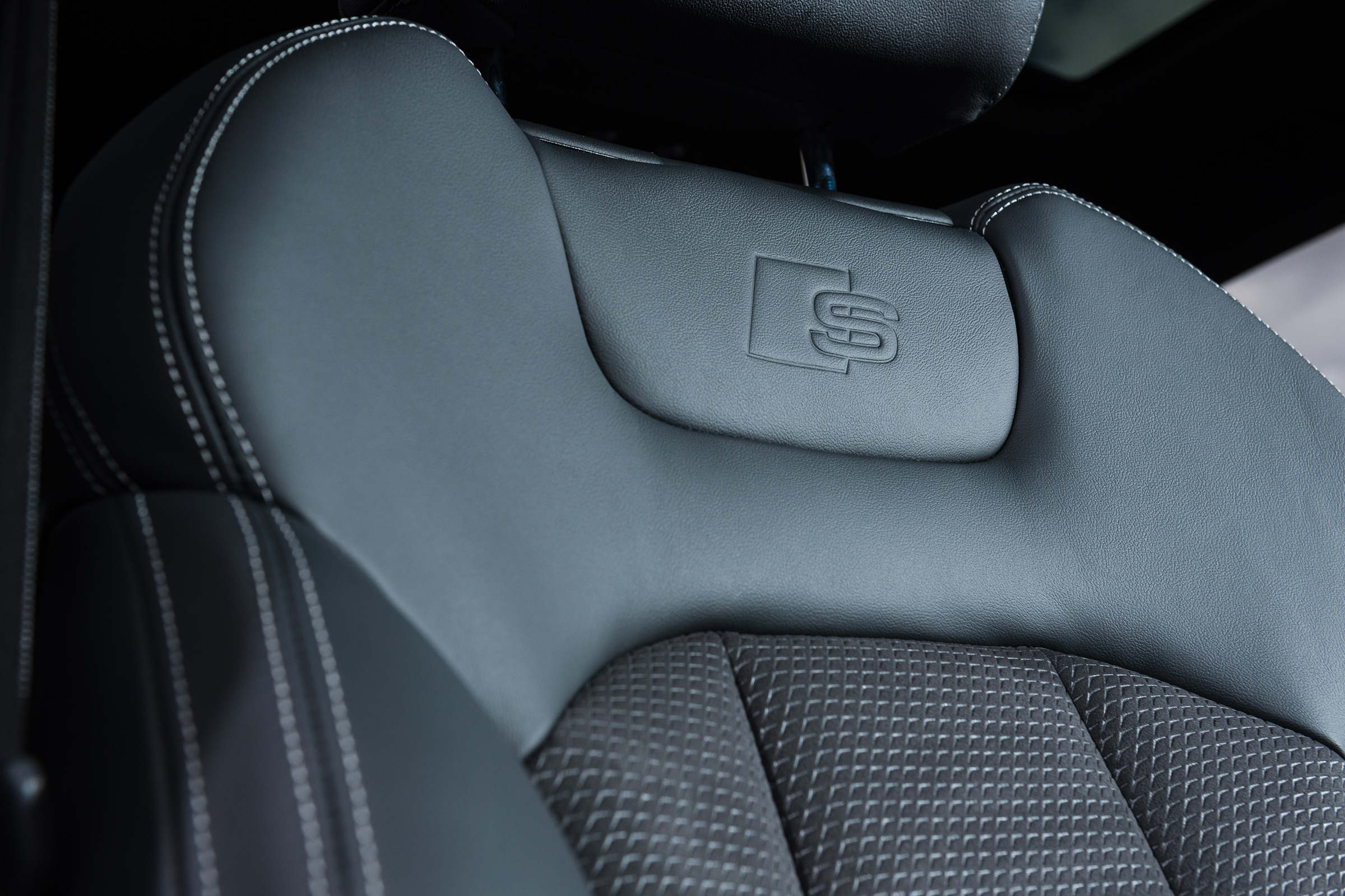 Audi Q8 - leather
