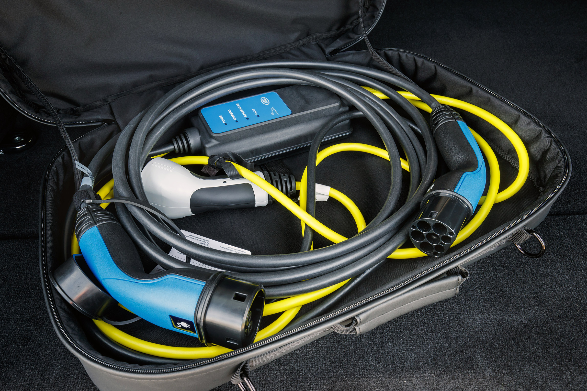 Range Rover Sport P400e - charging cable