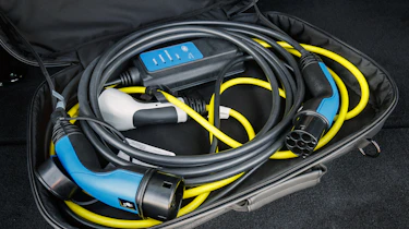 Range Rover Sport P400e - charging cable
