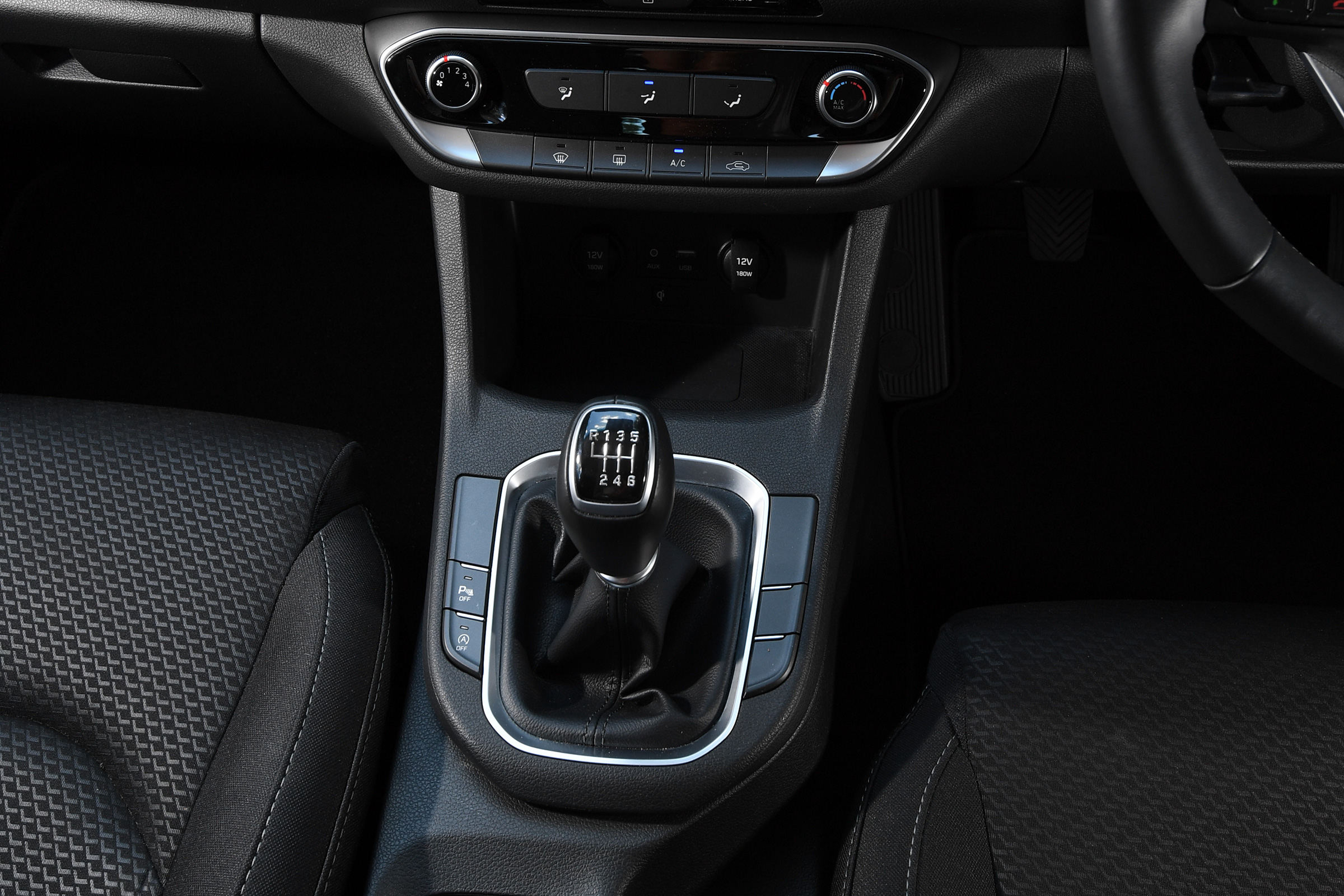 Hyundai i30 Fastback - gear lever