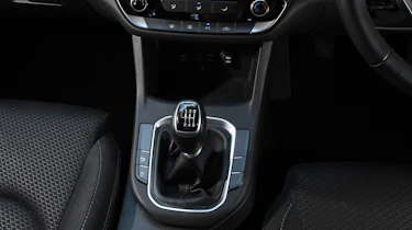 Hyundai i30 Fastback - gear lever