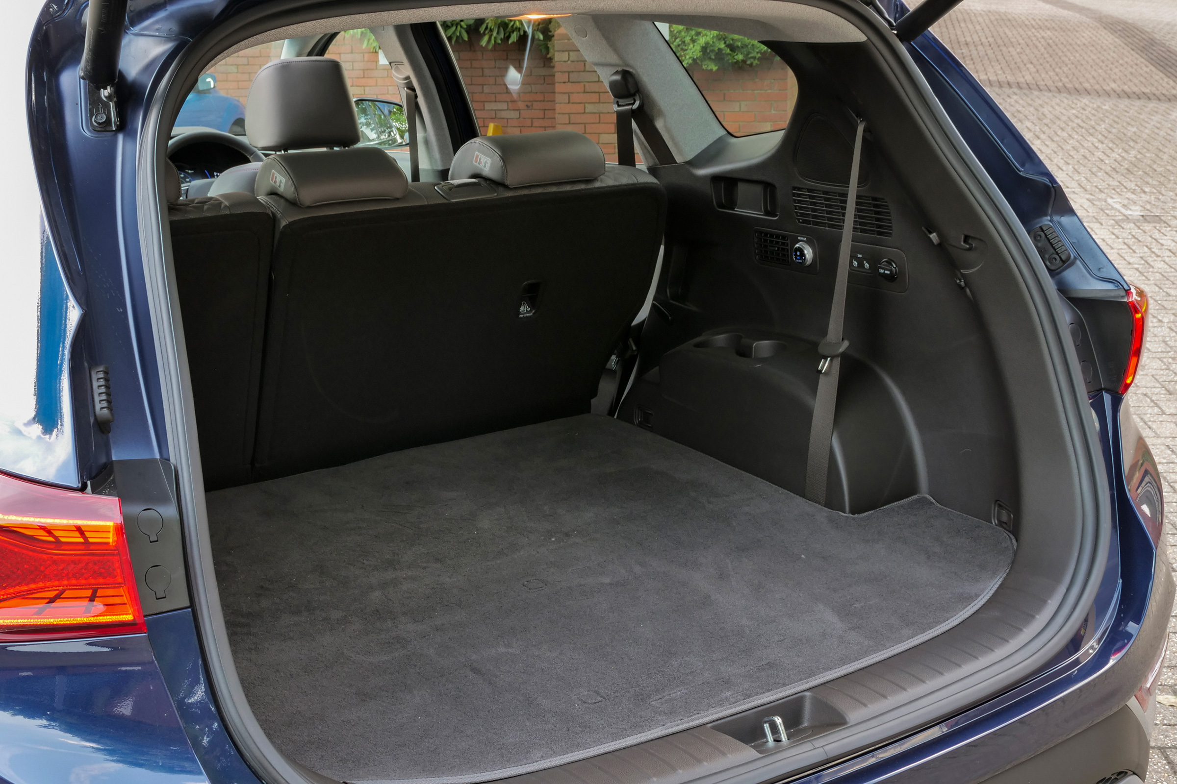 Hyundai Santa Fe - boot
