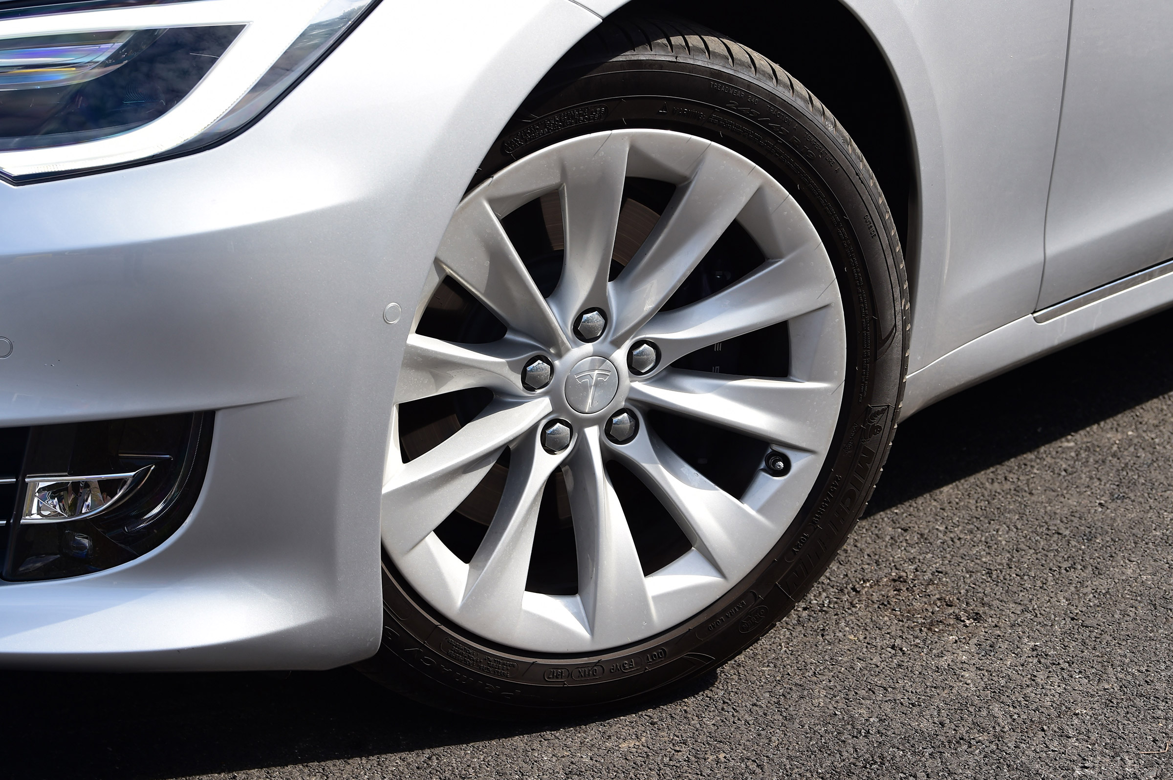 Tesla Model S 75D - wheel