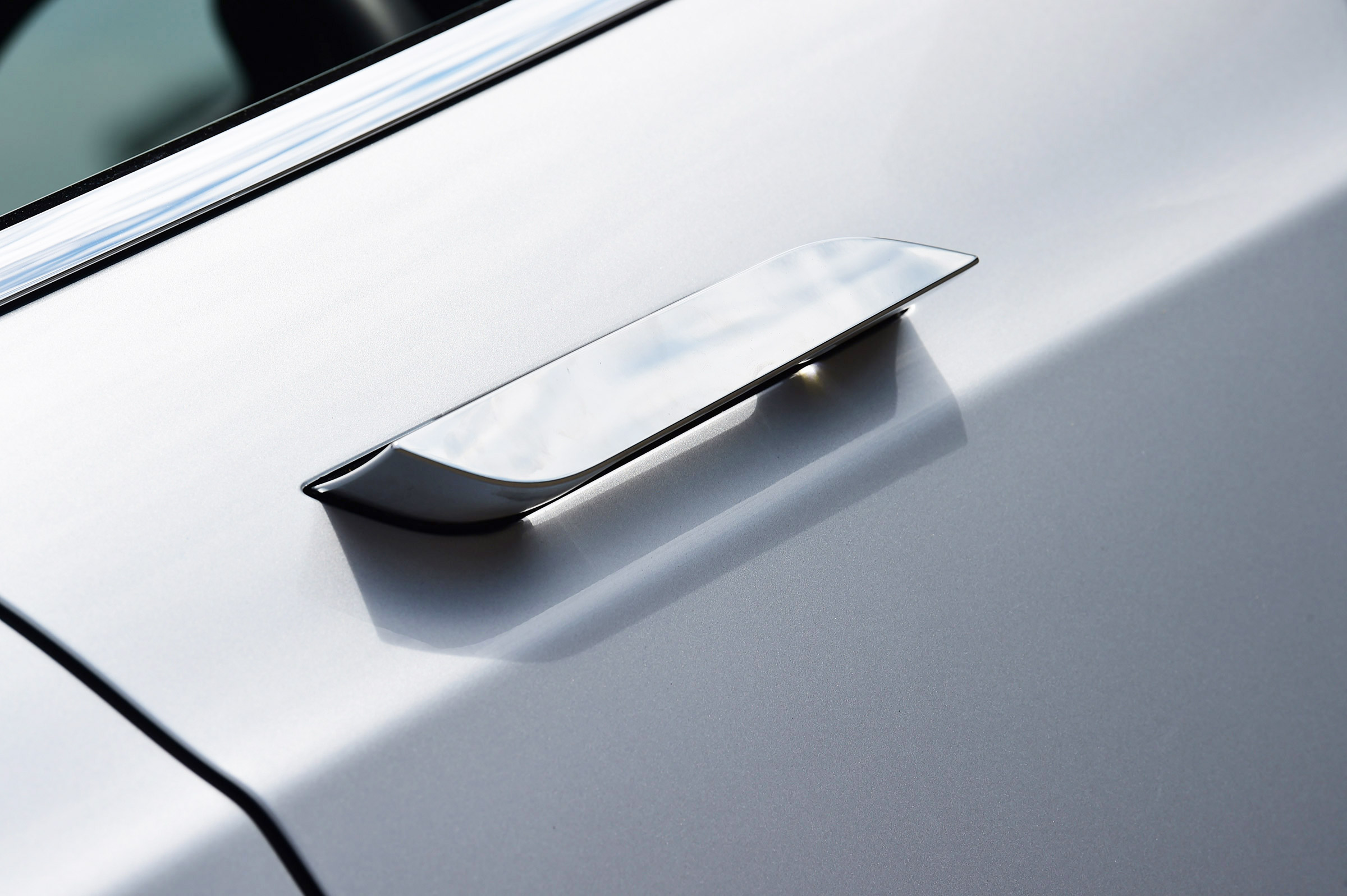 Tesla Model S 75D - handle