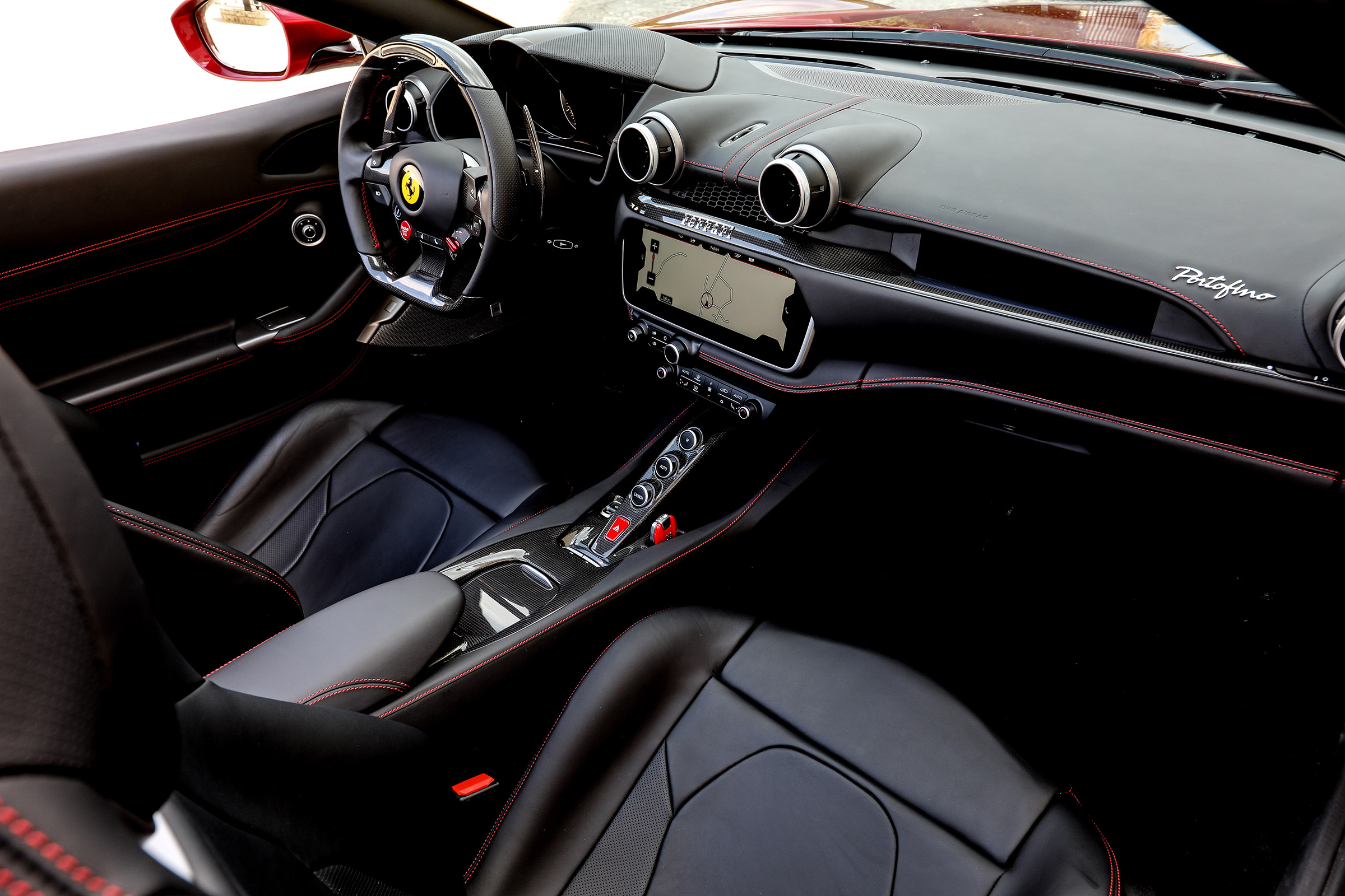 Ferrari Portofino - interior