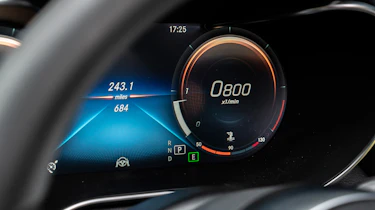 Mercedes C-Class Cabriolet - display