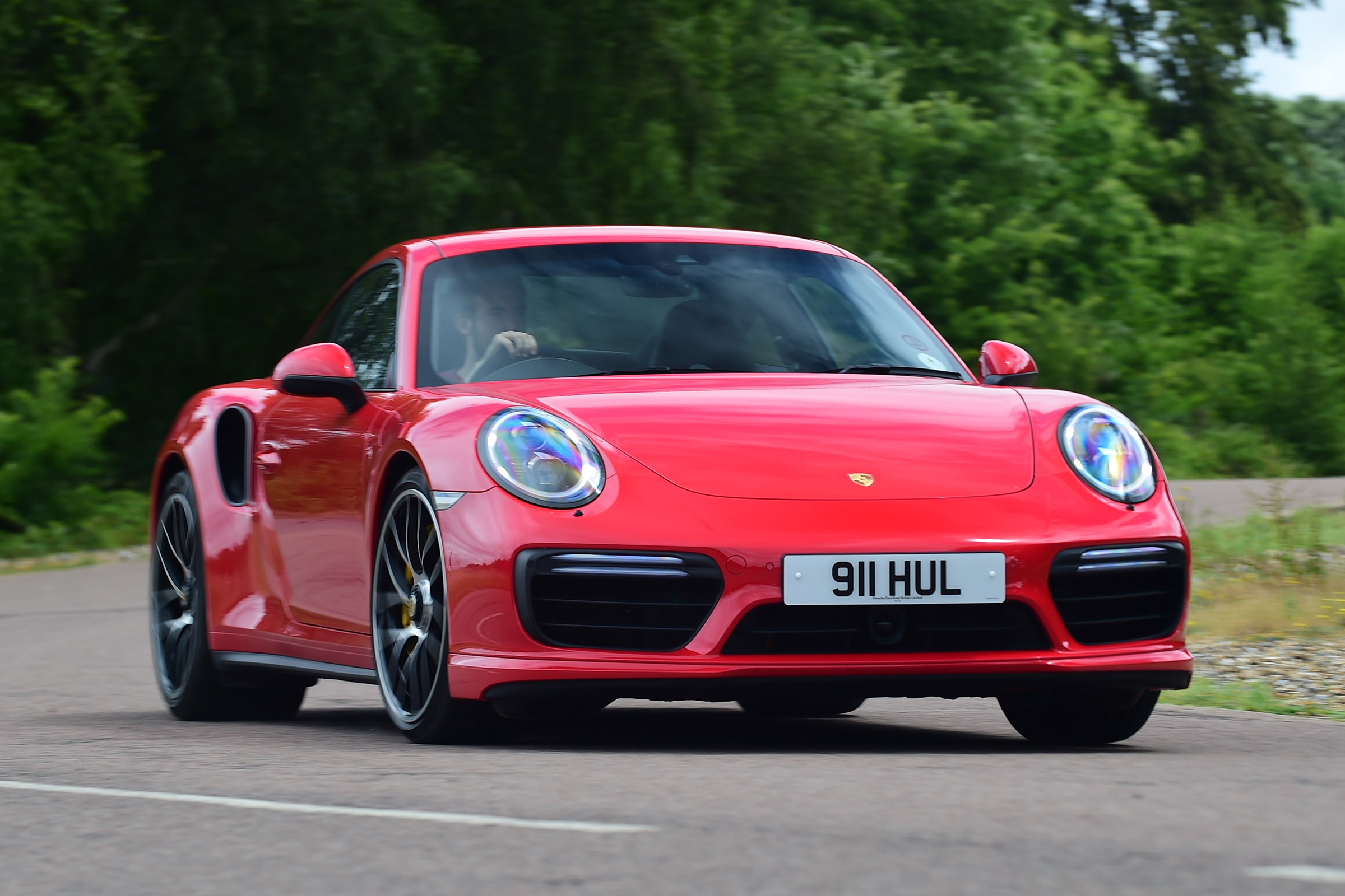 Porsche 911 Turbo S - front cornering