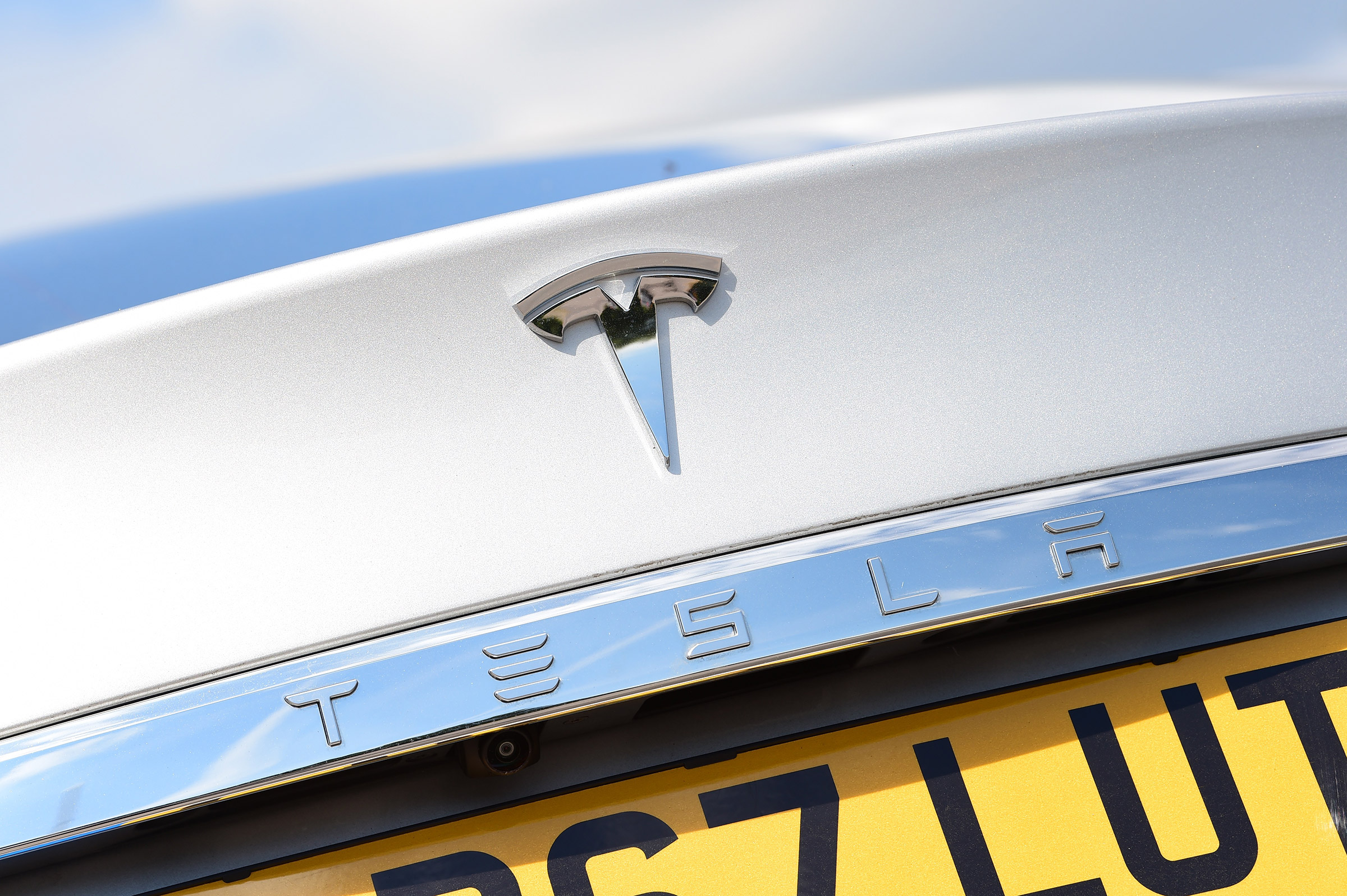 Tesla Model S 75D - Tesla