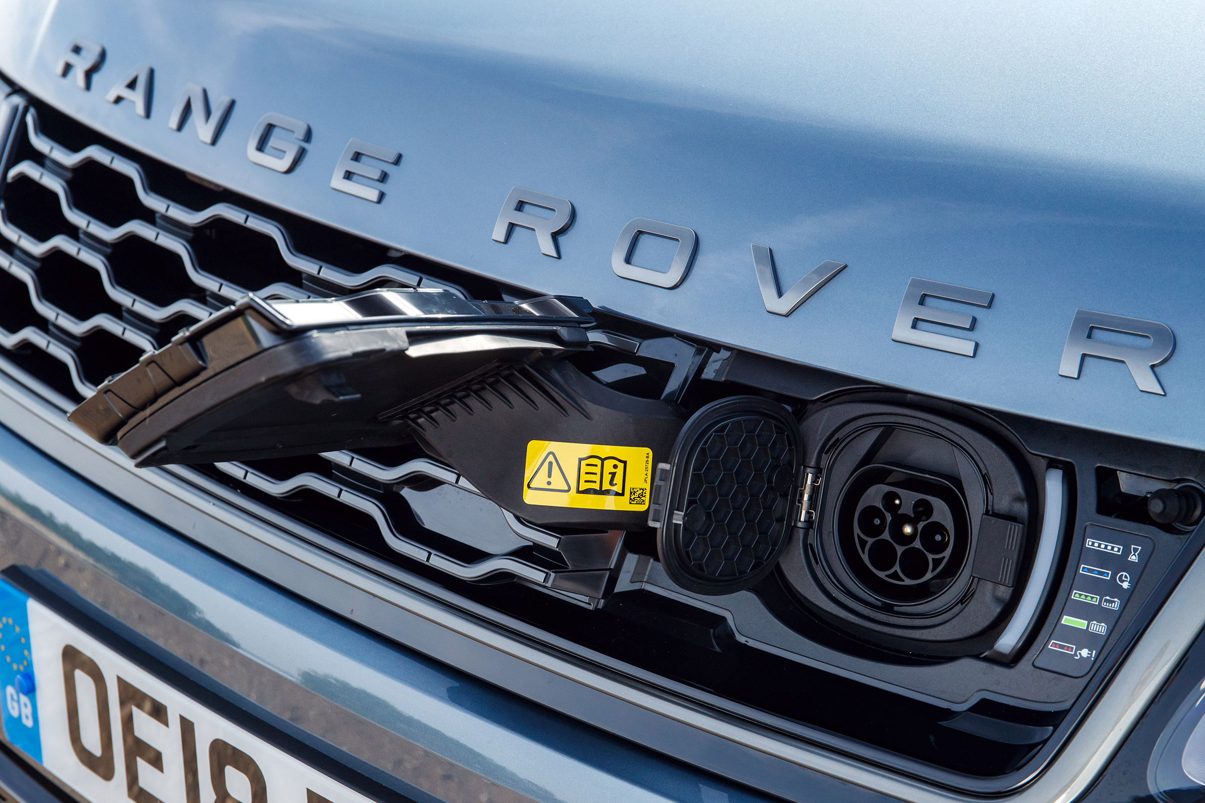 Range Rover Sport P400e - socket