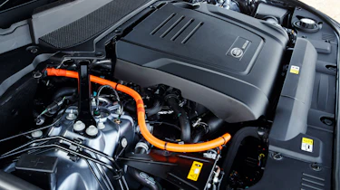 Range Rover Sport P400e - engine