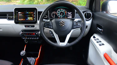 Suzuki Ignis - front cabin
