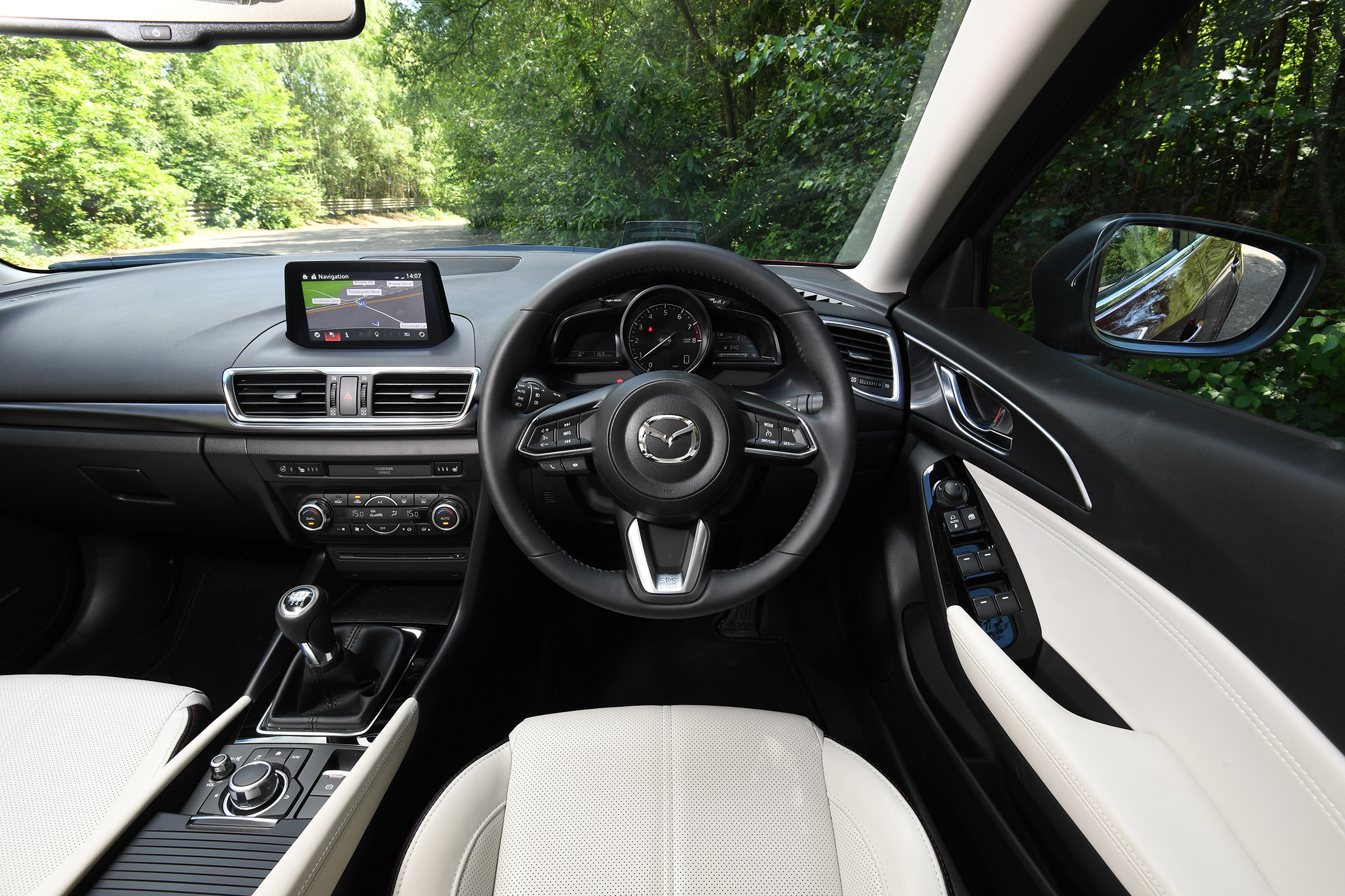 Mazda 3 Fastback - interior