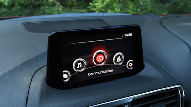 Mazda 3 Fastback - infotainment