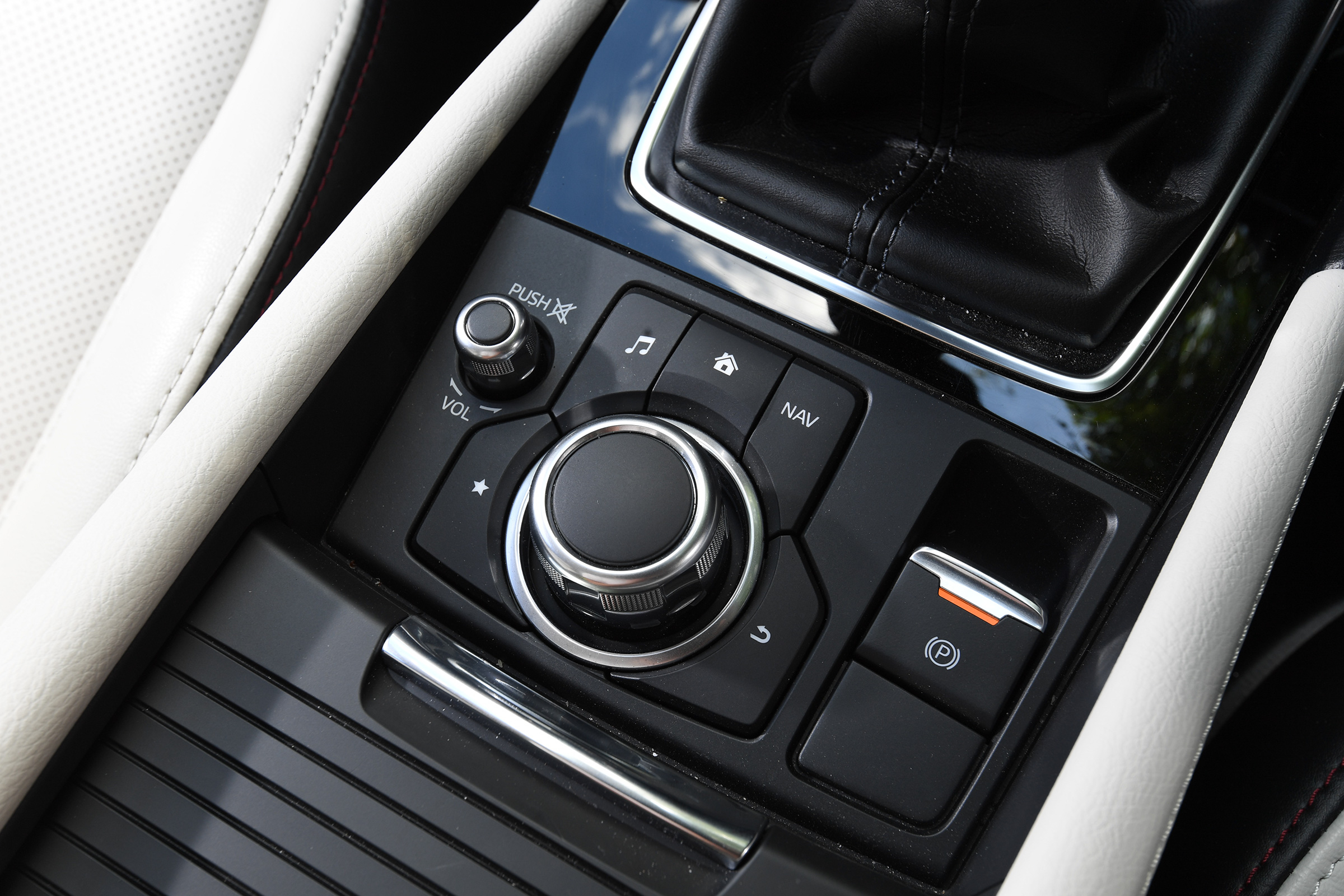 Mazda 3 Fastback - buttons