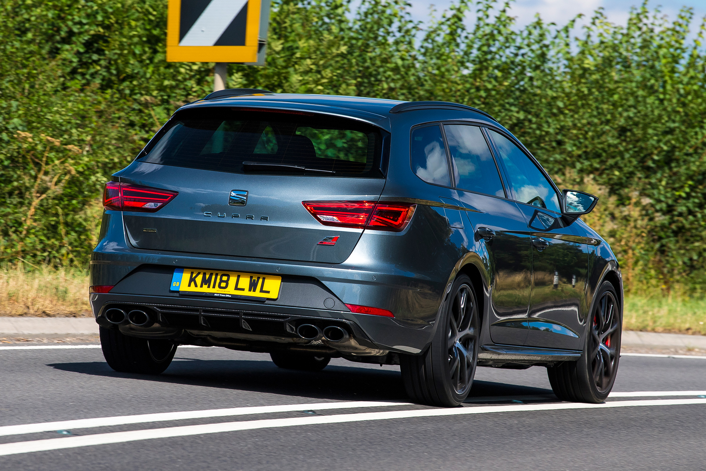 SEAT Leon ST Cupra 300 Carbon Edition - rear