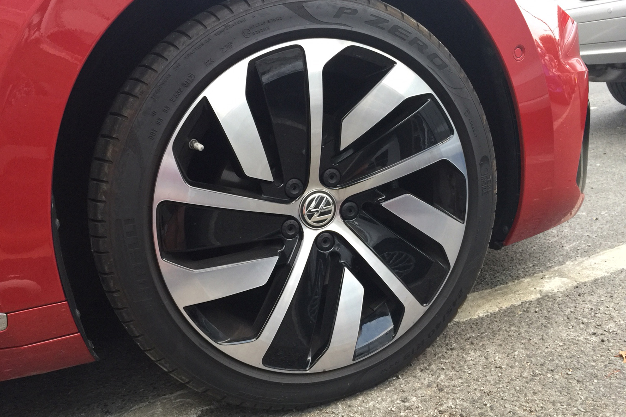 Volkswagen Arteon - clean wheel