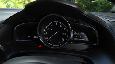 Mazda 3 Fastback - speedo