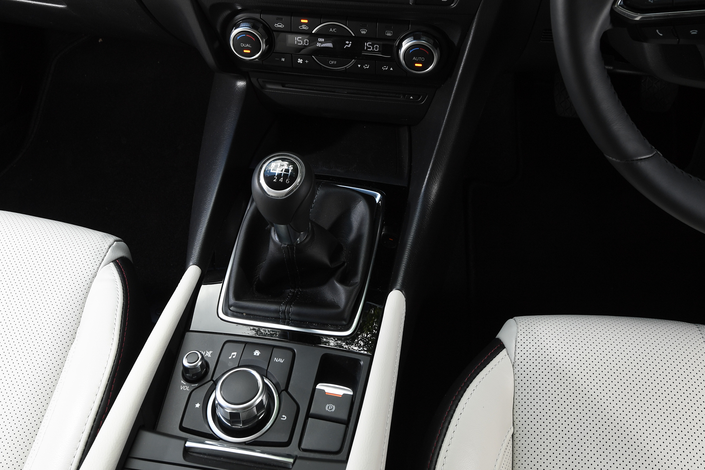 Mazda 3 Fastback - gear lever