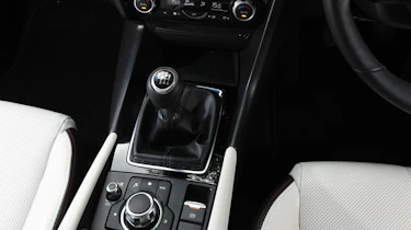 Mazda 3 Fastback - gear lever
