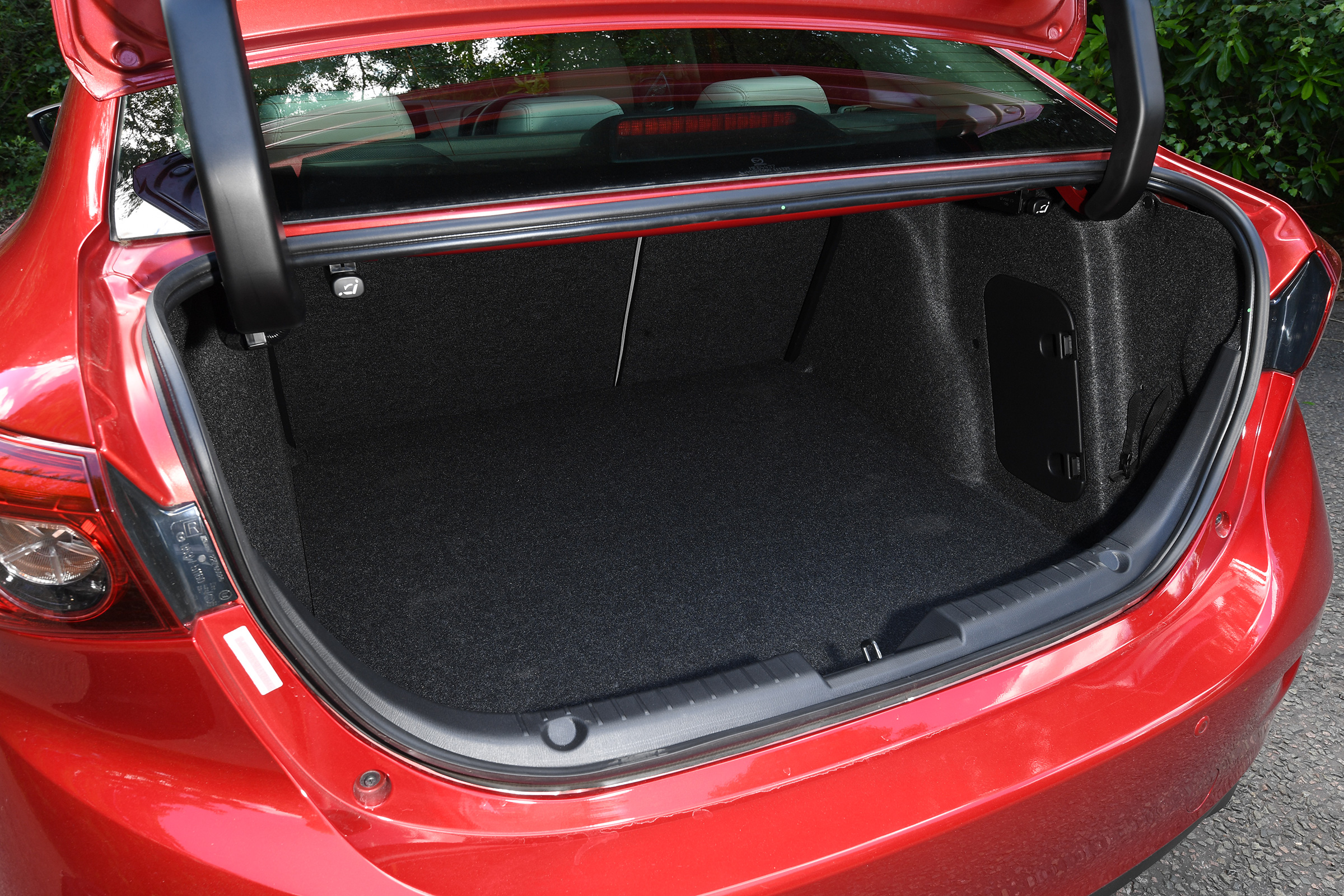 Mazda 3 Fastback - boot